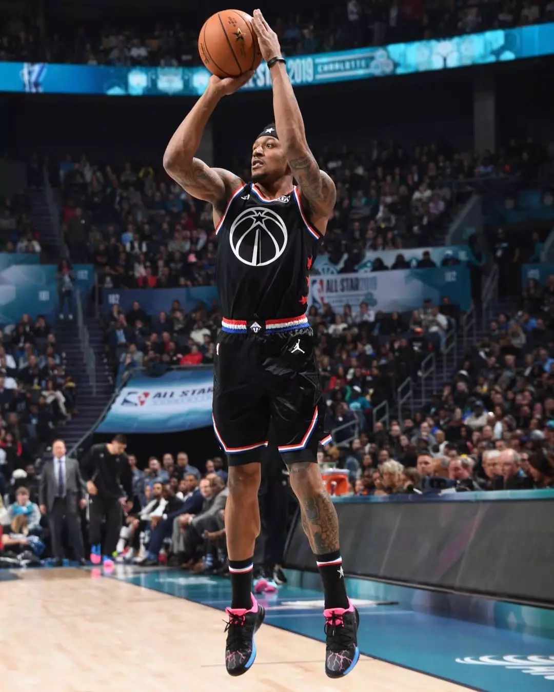 动作是否违 动作是否违